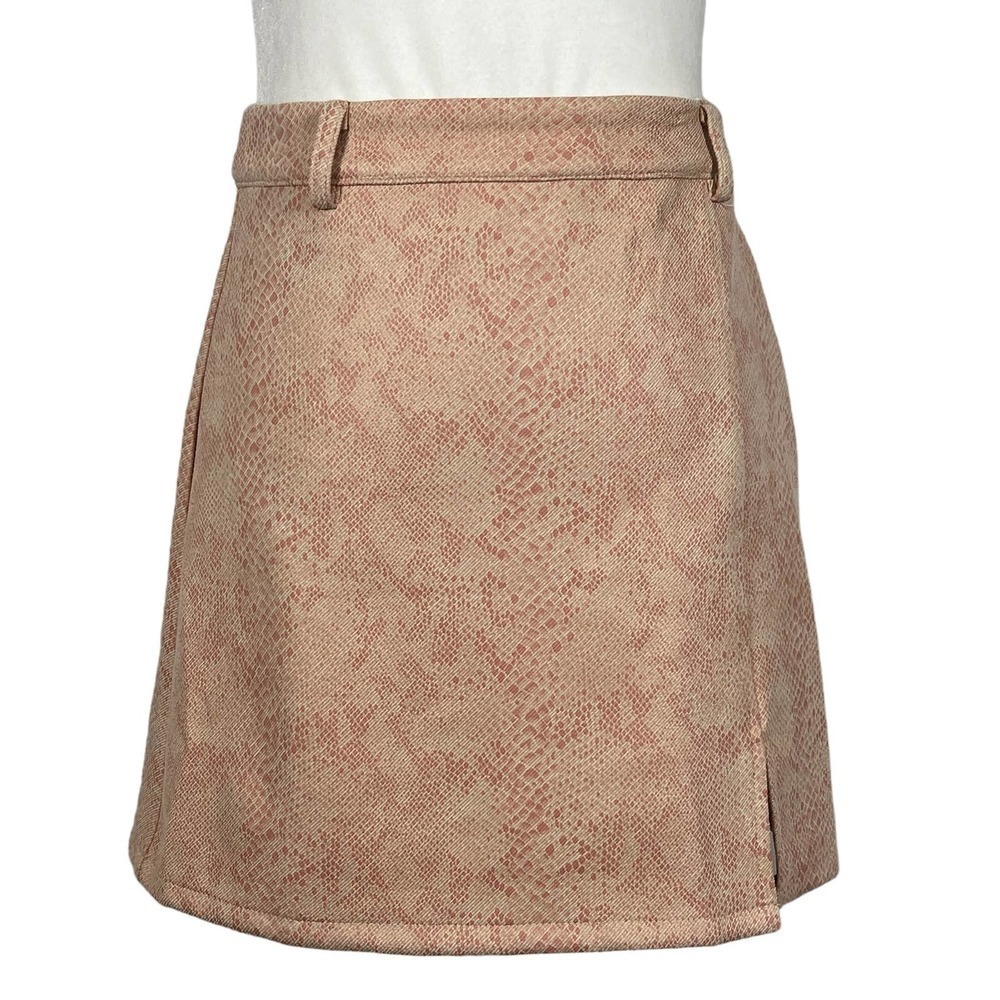 LE‎ LIS A-LINE FAUX SUEDE MINI SKIRT IN PINK PYTHON NWT WOMEN'S SIZE SMALL